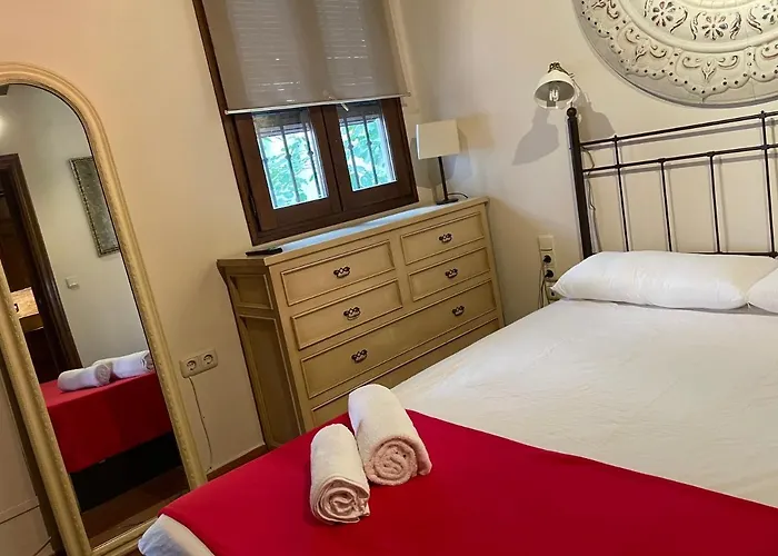 Sleep In Historic Puerta Elvira