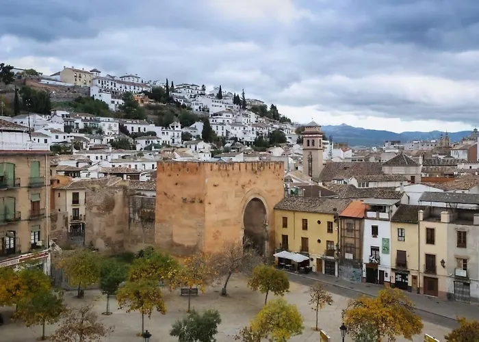 Sleep In Historic Puerta Elvira