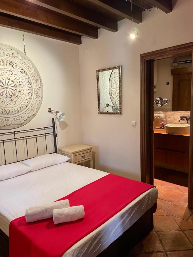 Sleep In Historic Puerta Elvira Apartment *