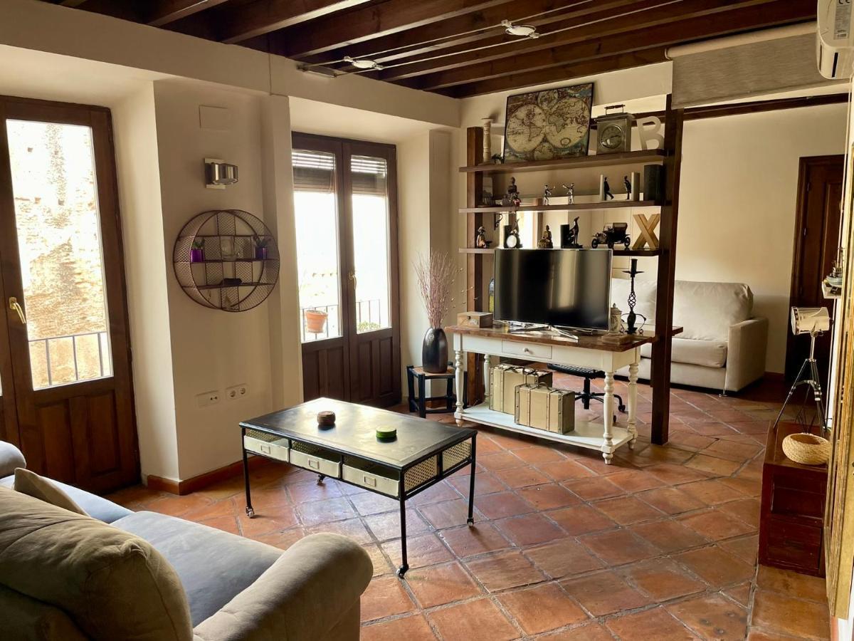 Sleep In Historic Puerta Elvira Apartment Granada
