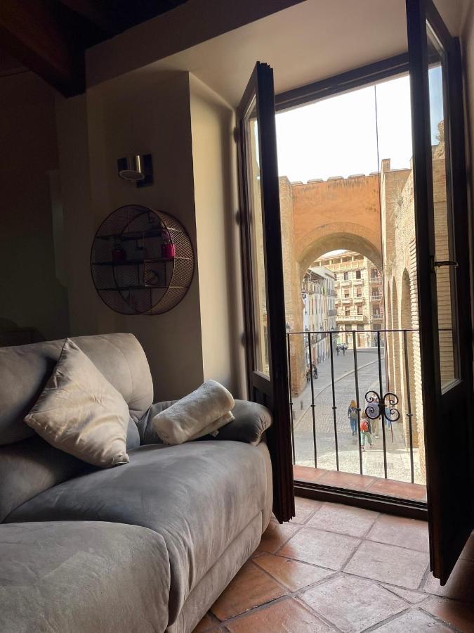 Sleep In Historic Puerta Elvira Apartment