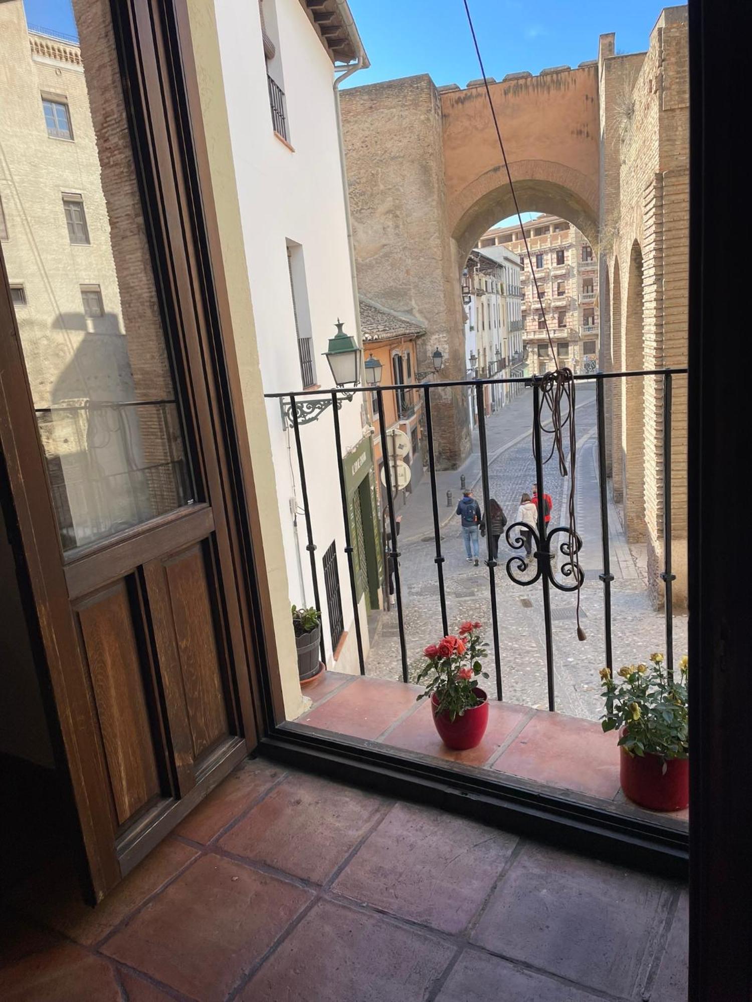 Sleep In Historic Puerta Elvira Apartment Granada
